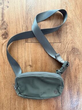 Lululemon Everywhere Belt Bag